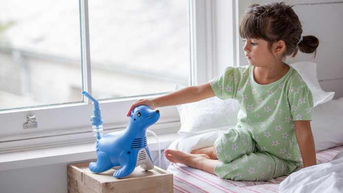 ni&ntilde;o con Sami the Seal