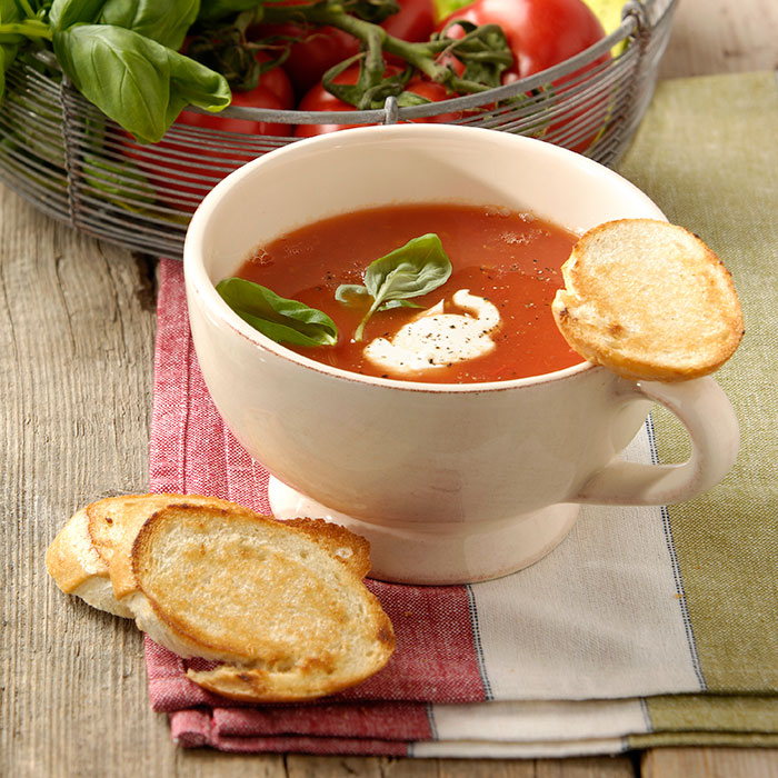 Sopa de tomate clásica, imagen grande