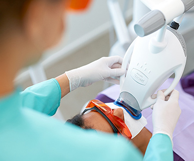 Evaluaci&oacute;n cl&iacute;nica de Philips&nbsp;Zoom&nbsp;WhiteSpeed frente al blanqueamiento profesional con Ultradent&nbsp;Opalescence&nbsp;Boost&nbsp;PF